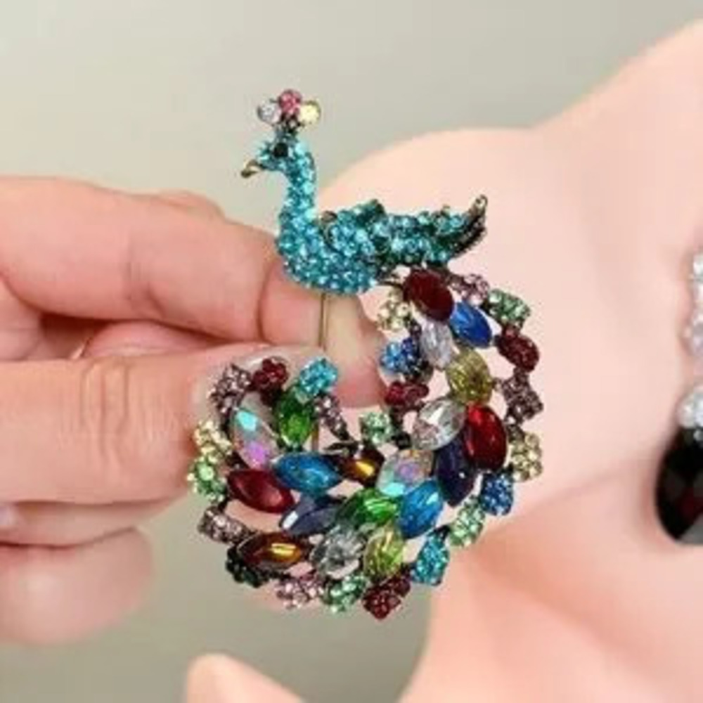 Colorful Peacock Brooch - Picture 4 of 5